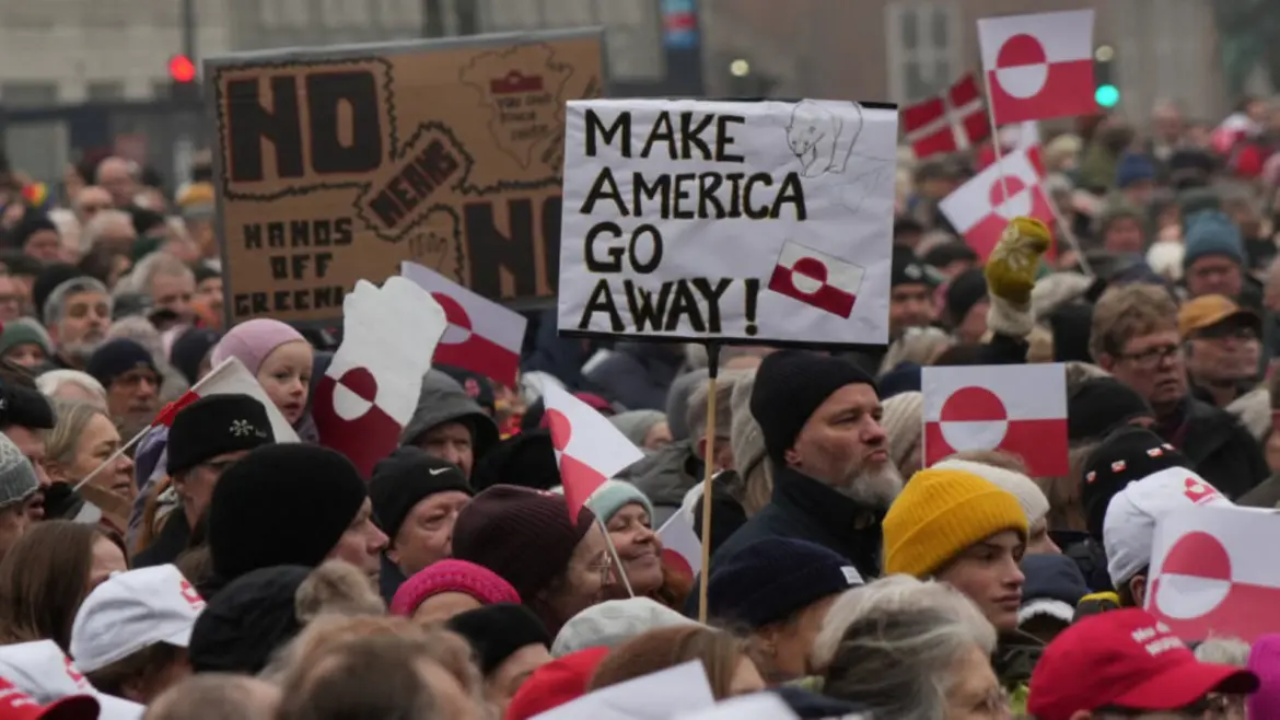 Des manifestants contre le consulat US à Nuuk : « Go Home USA » !
