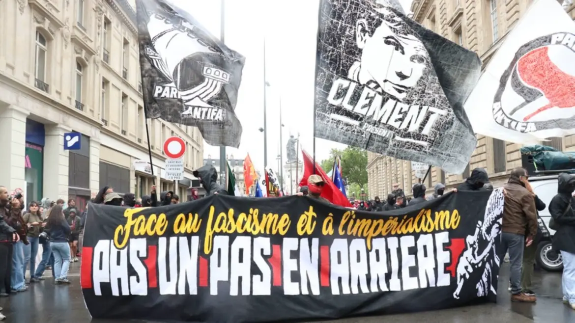 Les antifascistes battent le pavé à Paris : Les drapeaux palestiniens dans le vent