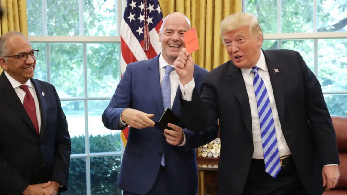 Carton rouge pour F. Balogun : D. Trump dégaine et force G. Infantino à blanchir l’attaquant US