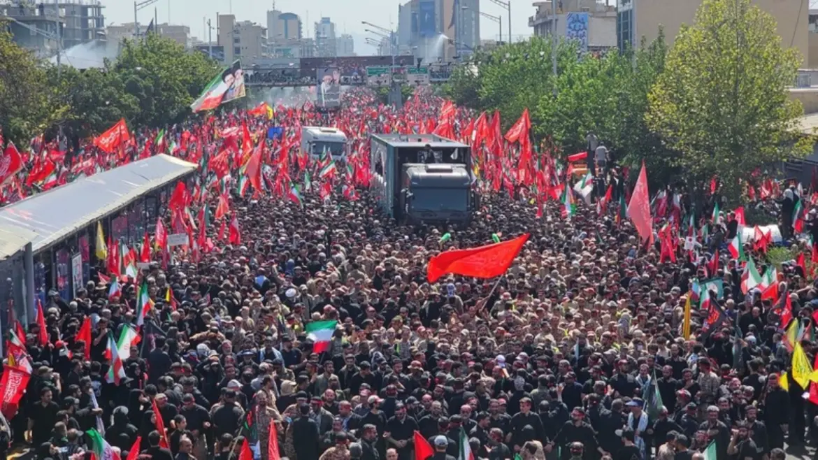 Funérailles d’Ali Khamenaï : Des milliers d’Iraniens accompagnent le leader défunt à sa dernière demeure