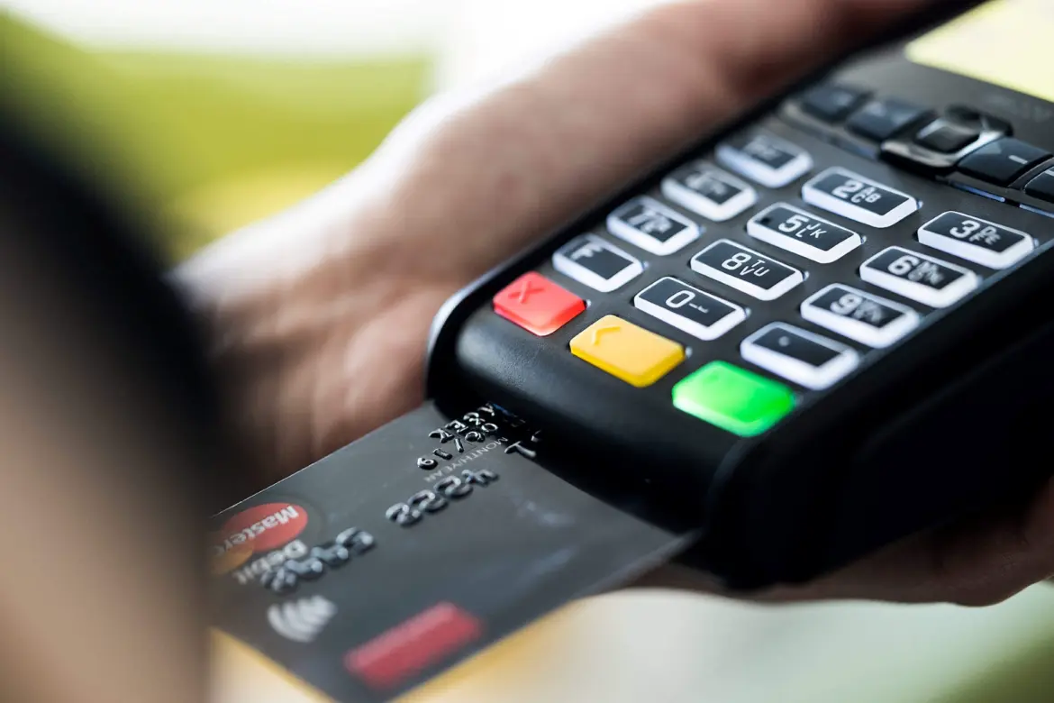 Paiements électroniques : Réduction du plafond des commissions