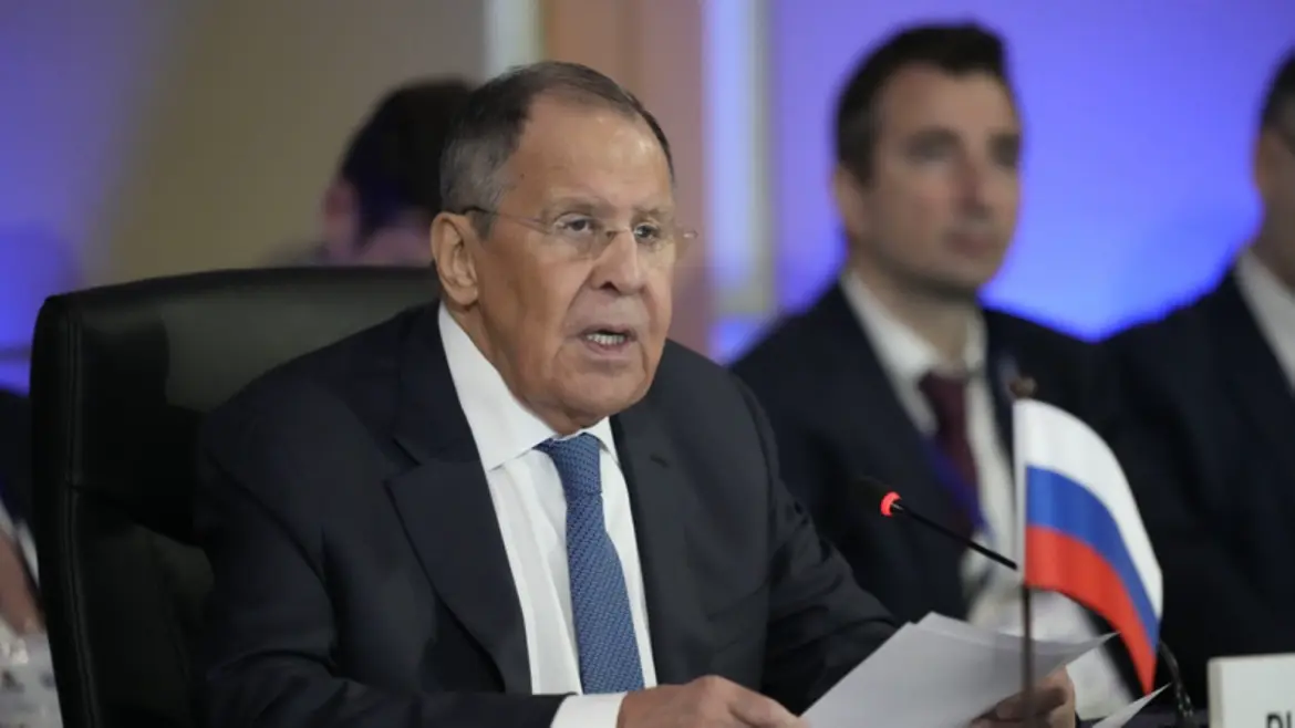 Au sommet de l’ASEAN : S. Lavrov accuse les Américains de participer à la guerre contre la Russie