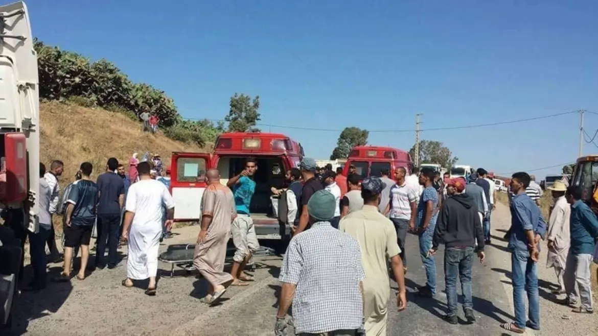 Une pelleteuse s’effondre devant un autocar près de Tétouan : Au moins trois morts et des blessés graves ont été recensés