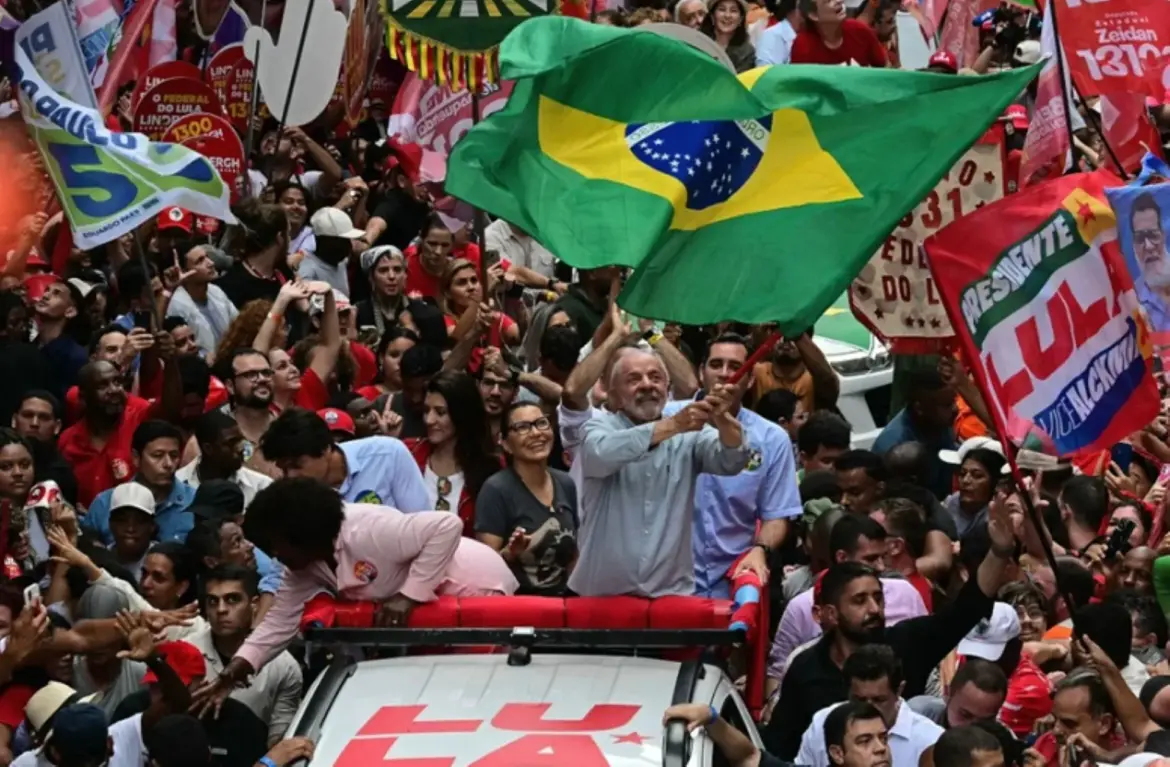 Présidentielle au Brésil : F. Bolosonaro, soutenu par D. Trump, parasite la victoire de Lula