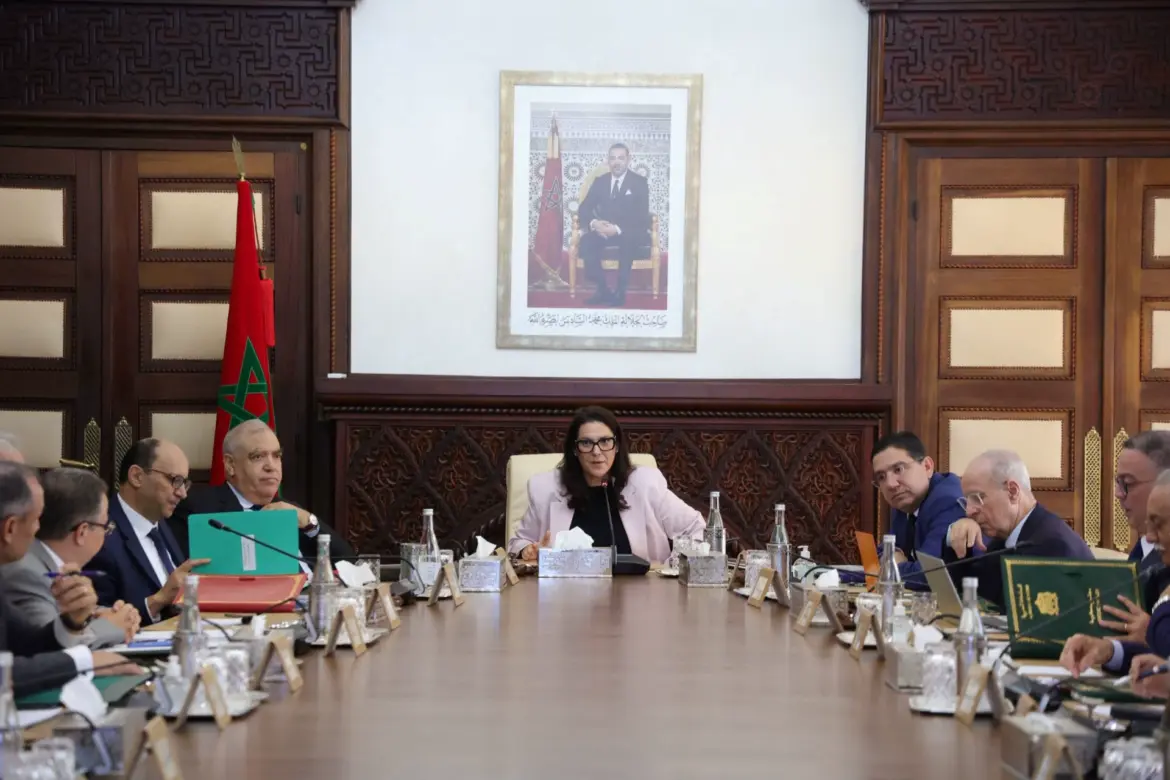 Le projet de budget 2027 approuvé par le gouvernement : Répondre à la pression de la rue…