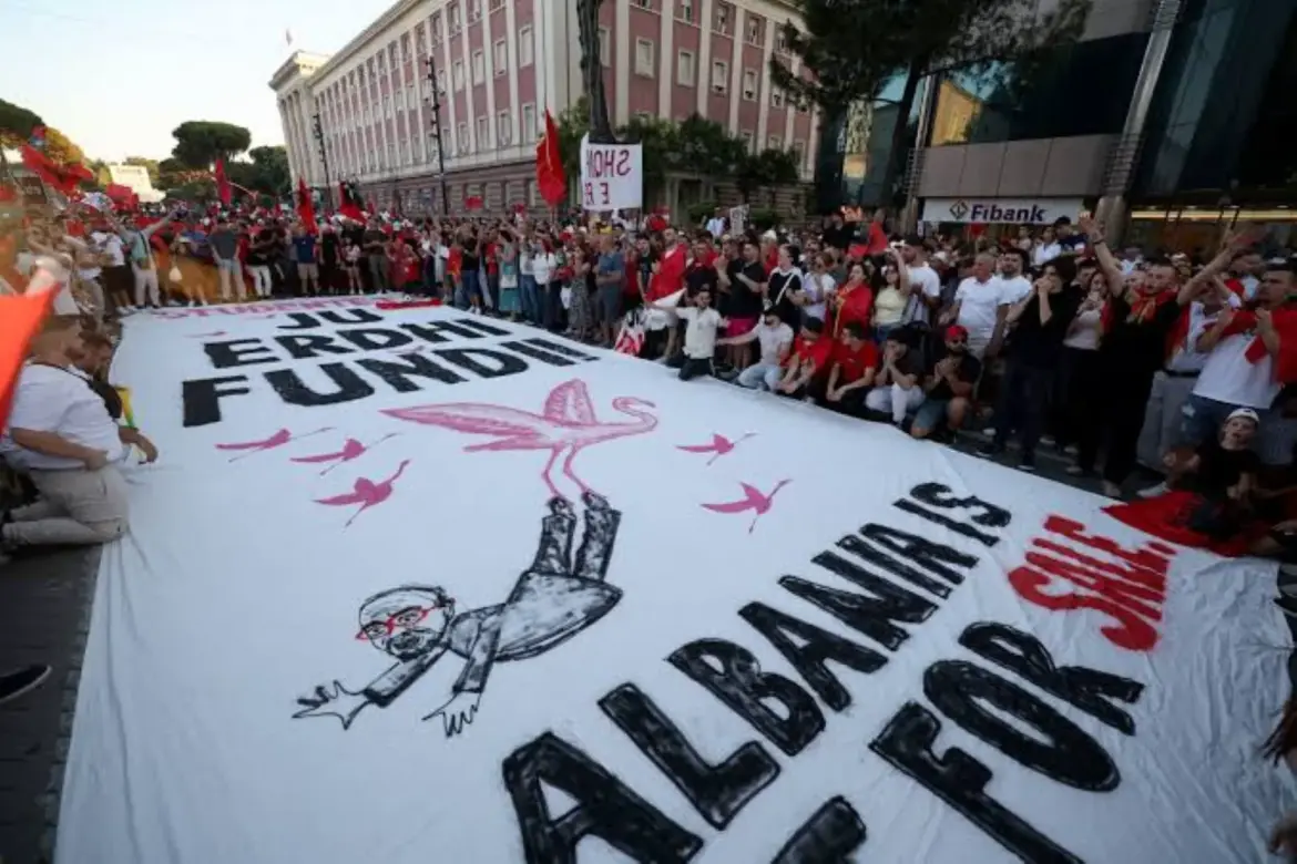 L’Albanie en ébullition : A Tirana, les manifestants dénoncent un pouvoir corrompu